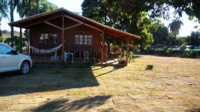 Casa de Madeira com Fogão a Lenha lagoa no fundo para 8 pessoas